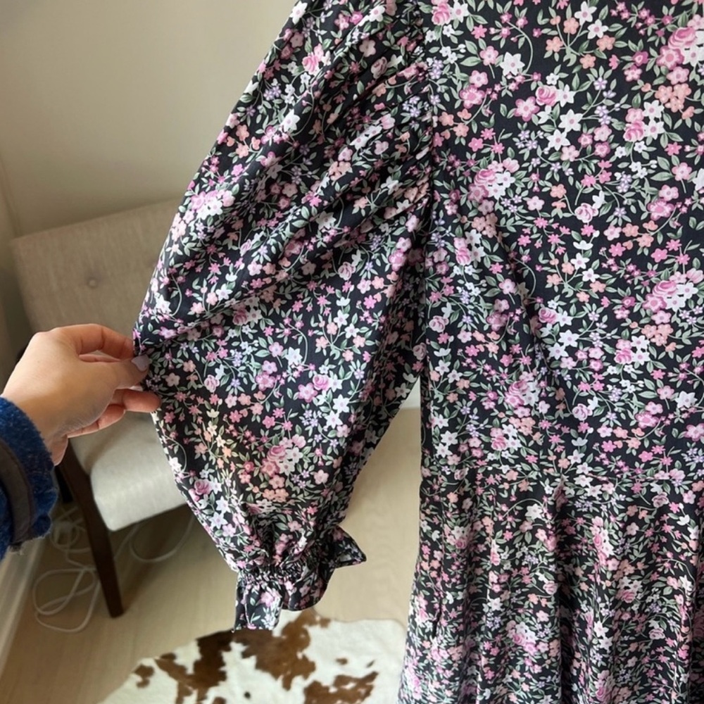 Floral Selkie dress with pockets! - Picture 3 of 6